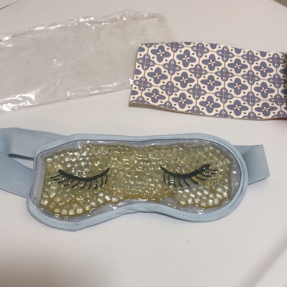 NWT Gel Bead Eye Mask- Light baby blue